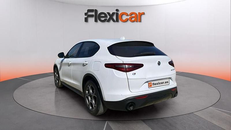 Usado Alfa Romeo Stelvio Sprint 200 CV (147 kW) 2022 Blanco SUV