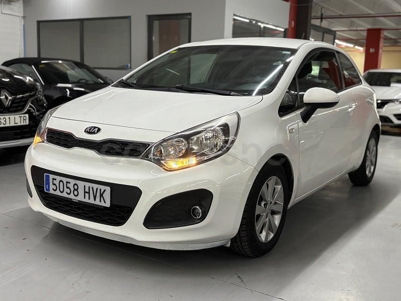 Usado Kia Rio 90 CV (66 kW) 2014 Blanco Berlina