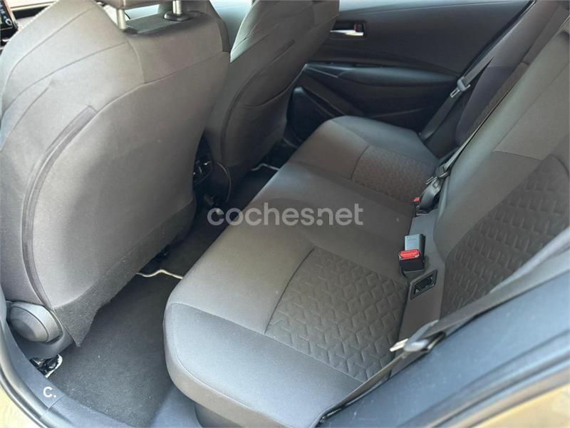 Usado Toyota Corolla Active 122 CV (89 kW) 2019 Gris / plata Familiar