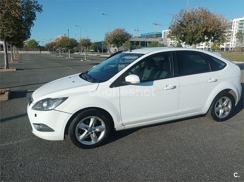 Käytetty Ford Focus Trend 109 HP (80 kW) 2008 Valkoinen Sedan