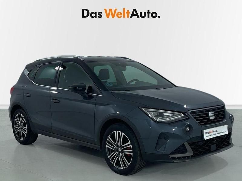 Gris Usado 2024 Seat Arona FR SUV | 19.346 € (Precio justo) - Imagen 1/4