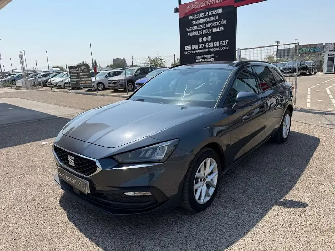 Usado Seat Leon ST Style 116 CV (85 kW) 2022 Gris Familiar
