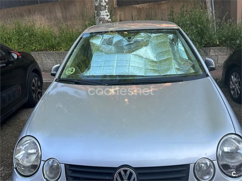 Gris / plata Usado 2002 VW Polo Conceptline Berlina | 2300 € (Buen precio) - Imagen 1/3