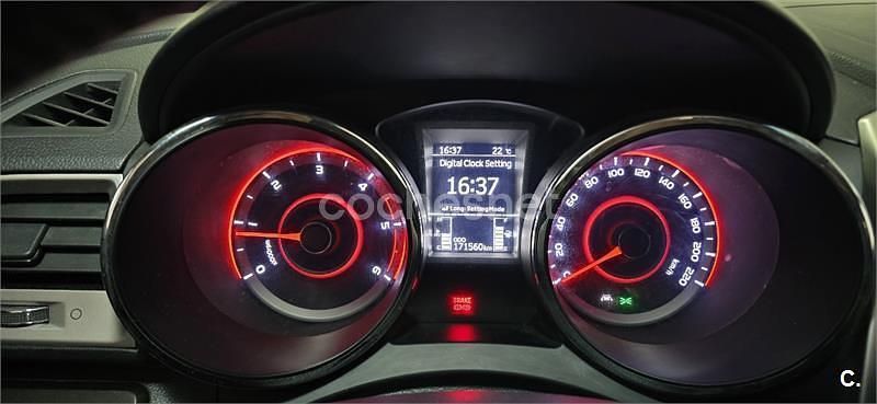 Usado Ssangyong (KGM) Tivoli Limited 115 CV (84 kW) 2019 Blanco SUV