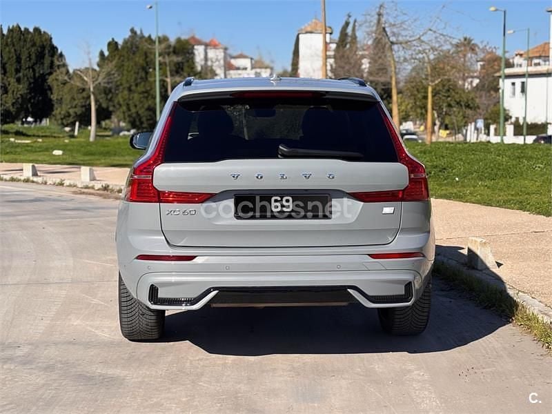 Usado Volvo XC60 455 CV (334 kW) 2023 Gris / plata SUV