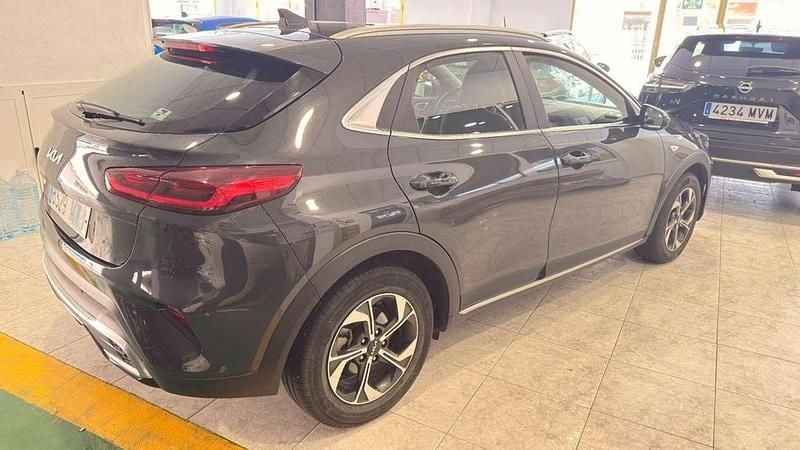 Usado Kia XCeed 101 CV (74 kW) 2024 Gris SUV