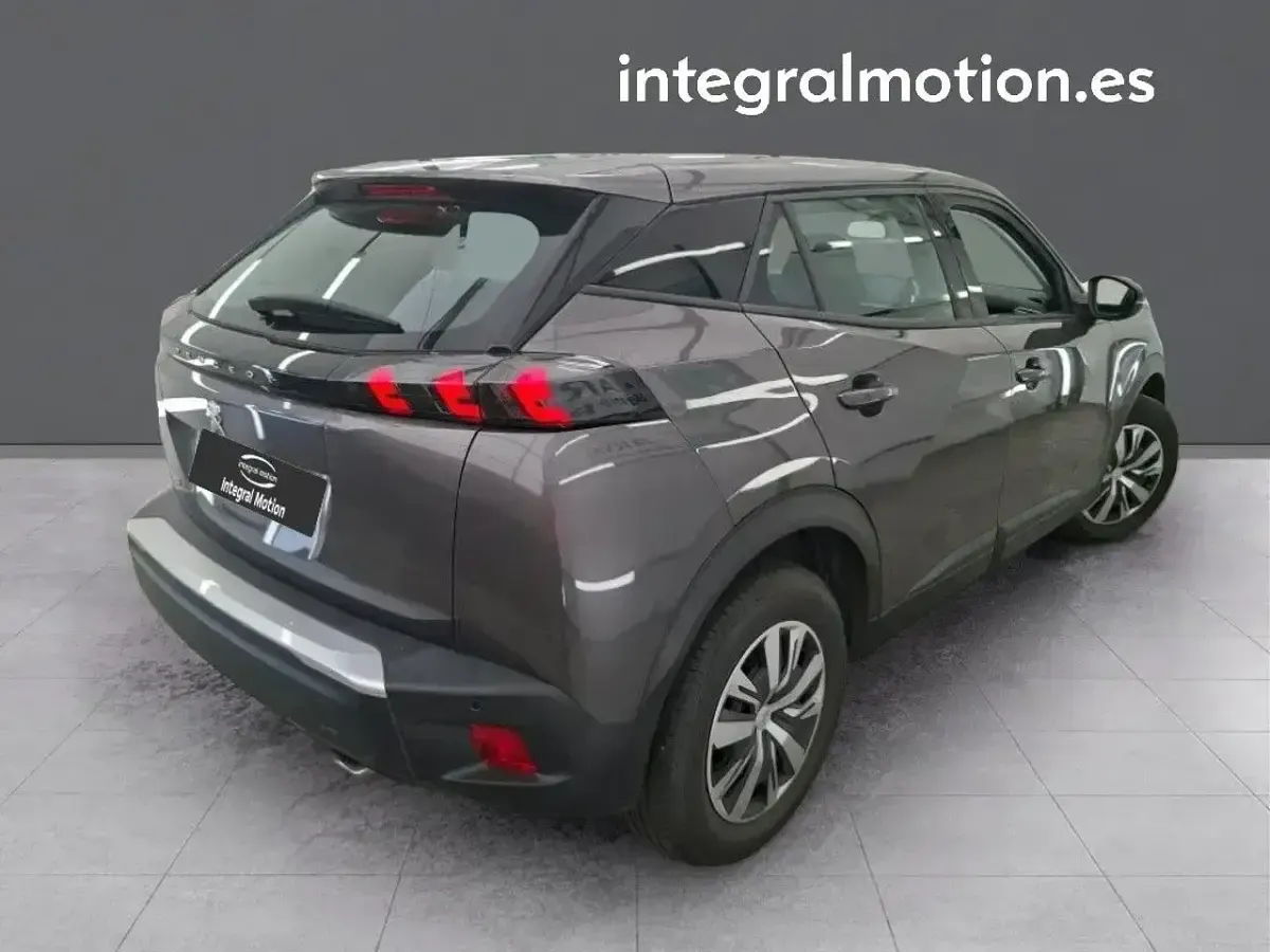 Usado Peugeot 2008 Allure 130 CV (95 kW) 2021 Gris SUV