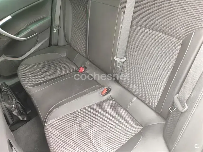 Usado Opel Insignia Country Tourer 170 CV (125 kW) 2015 Blanco Familiar
