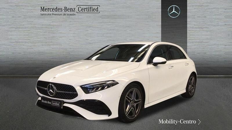 Blanco polar pintura unicolor Usado 2023 Mercedes A200 AMG line Berlina | 33.900 € (Precio justo) - Imagen 1/4