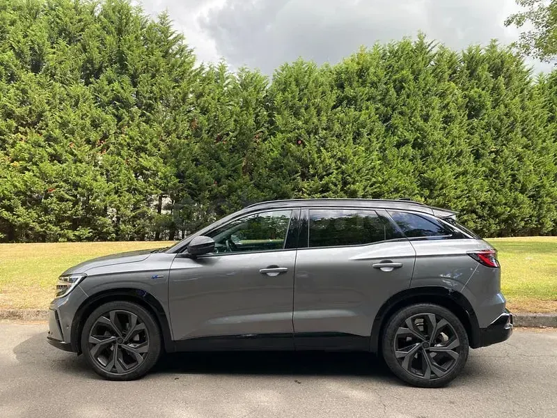 Usado Renault Austral Techno Esprit Alpine 158 CV (116 kW) 2023 Gris / plata SUV