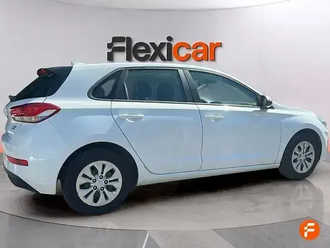 Usado Hyundai i30 120 CV (88 kW) 2022 Blanco