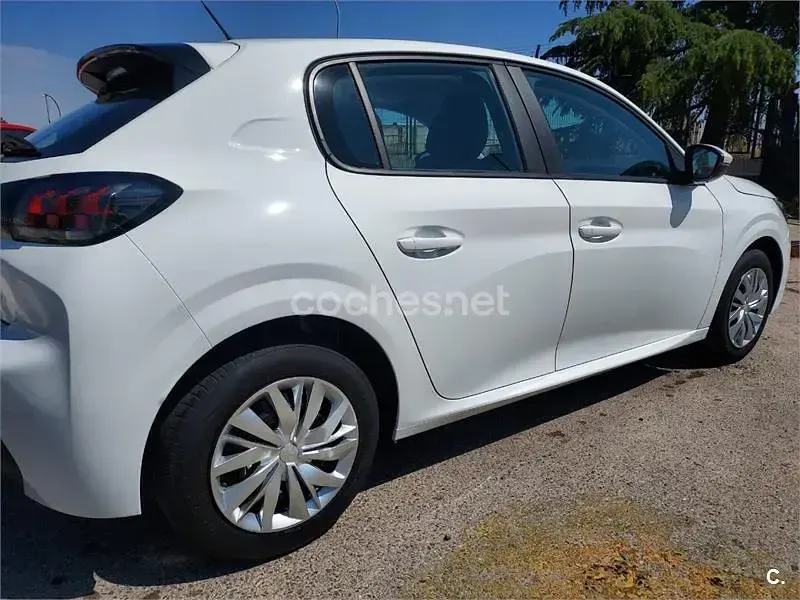 Usado Peugeot 208 Active 100 CV (73 kW) 2021 Blanco Utilitario