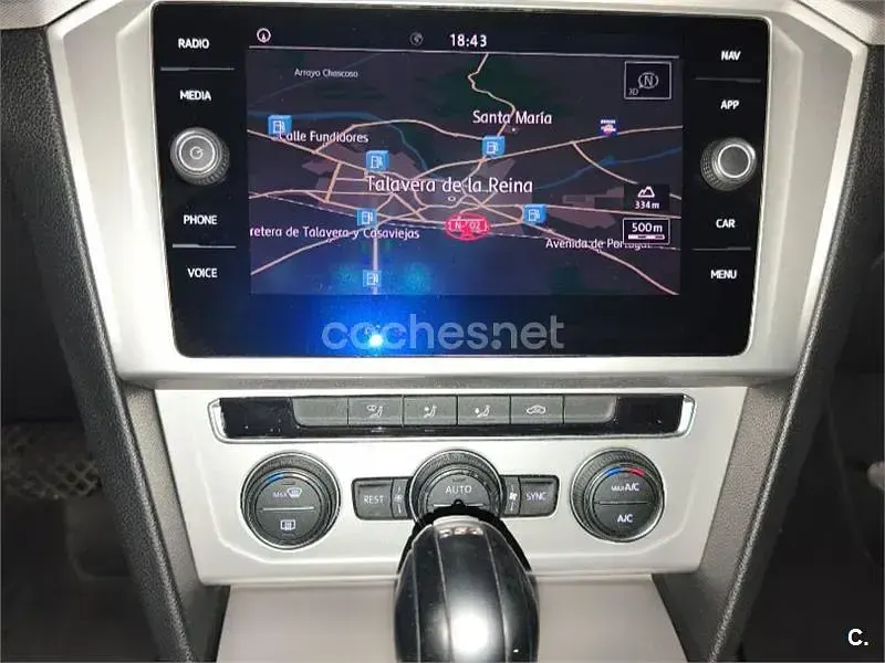 Usado VW Passat 150 CV (110 kW) 2019 Gris / plata Berlina
