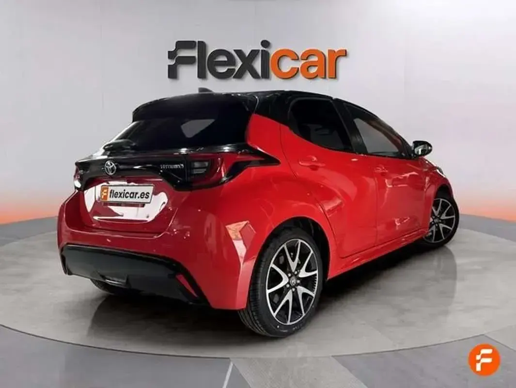 Usado Toyota Yaris Edition 116 CV (85 kW) 2021 Rojo Utilitario