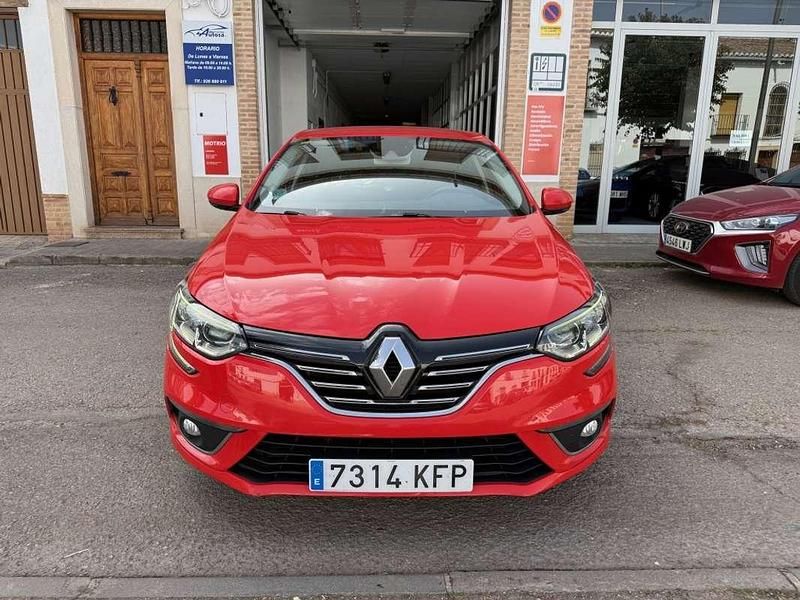 Usado Renault Mégane IV Zen 110 CV (80 kW) 2017 Rojo Utilitario