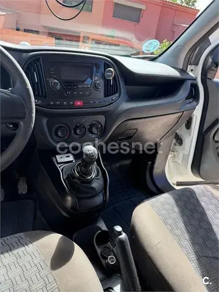 Usado Fiat Doblò Emotion 90 CV (66 kW) 2016 Blanco Monovolumen