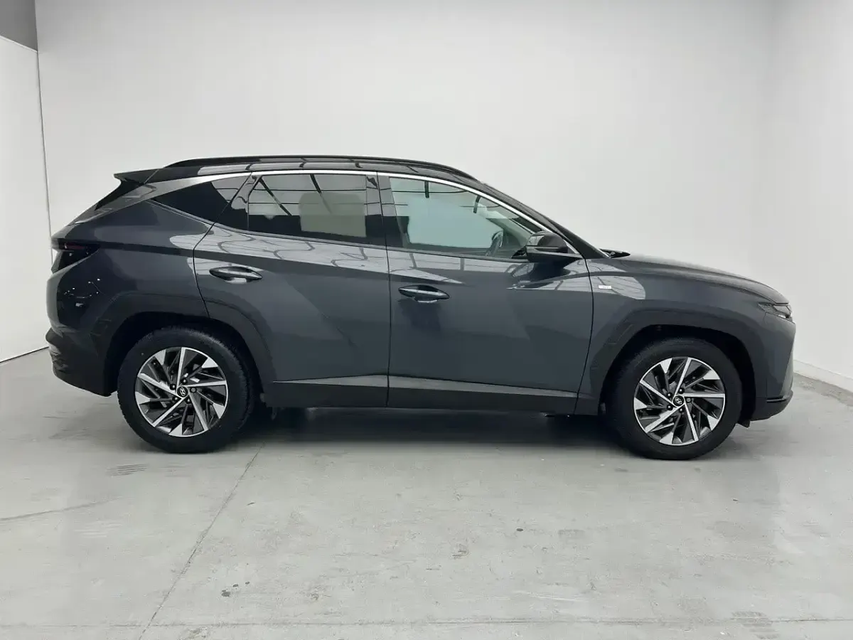 Usado Hyundai Tucson 136 CV (100 kW) 2021 Gris SUV