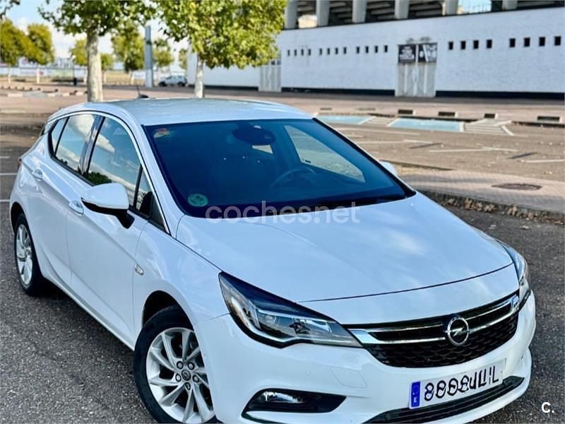Blanco Usado 2018 Opel Astra Business Berlina | 8900 € (Precio justo) - Imagen 1/4