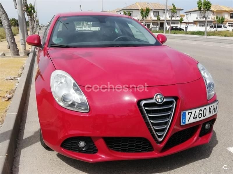 Usado Alfa Romeo Giulietta 170 CV (125 kW) 2012 Rojo Utilitario