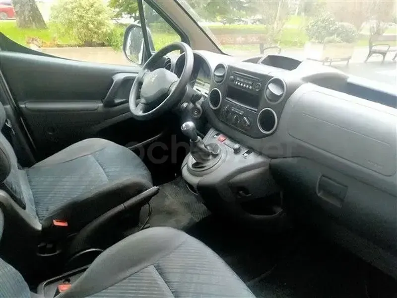 Usado Peugeot Partner Tepee Active 92 CV (67 kW) 2011 Gris / plata Monovolumen