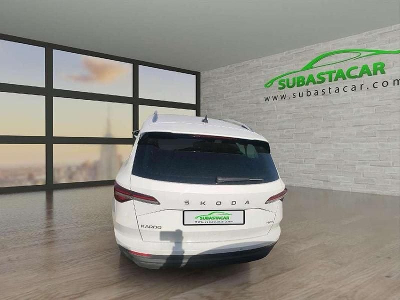 Usado Skoda Karoq Selection 150 CV (110 kW) 2024 Blanco SUV