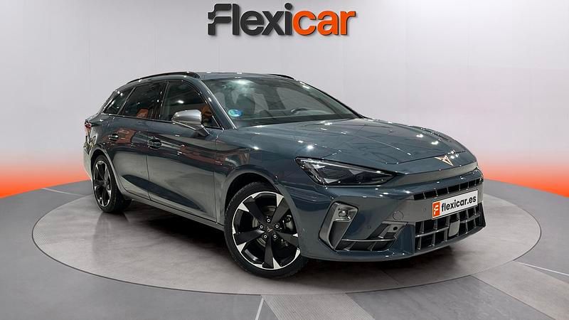 Usado Cupra Leon 150 CV (110 kW) 2025 Azul Familiar