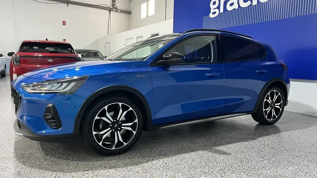 Usado Ford Focus Active X 125 CV (91 kW) 2022 Azul desert island (metalizado) Berlina