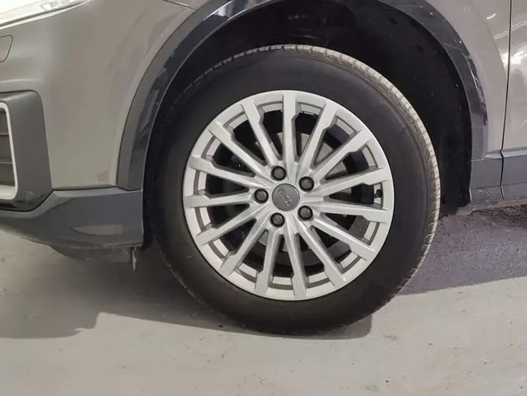 Usado Audi Q2 Design 116 CV (85 kW) 2019 Gris SUV