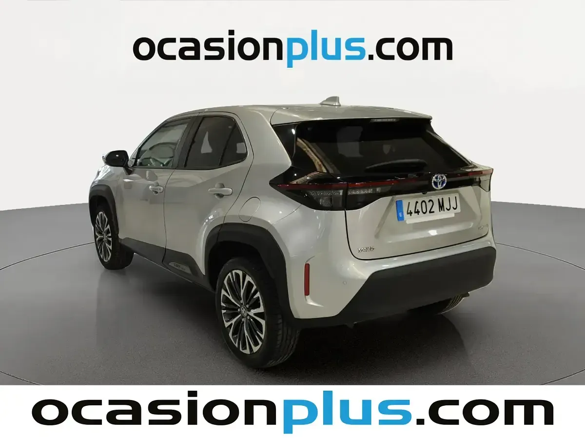 Usado Toyota Yaris Hybrid Style 116 CV (85 kW) 2023 Gris Pickup/Camioneta