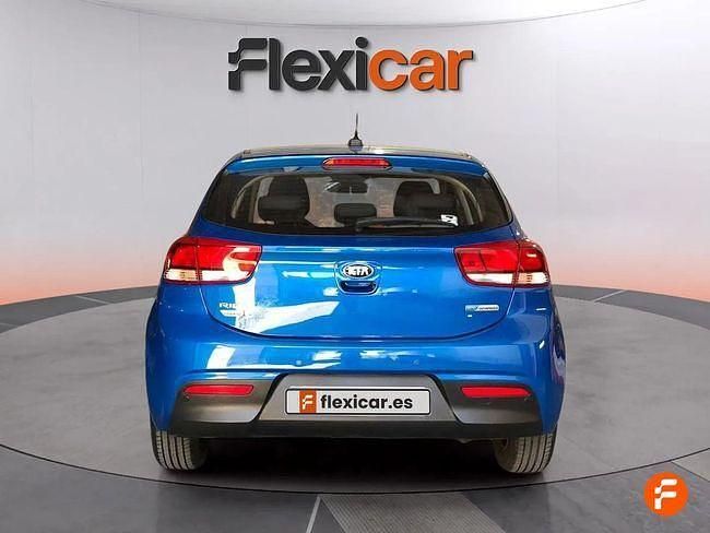 Usado Kia Rio 100 CV (73 kW) 2021 Azul Berlina