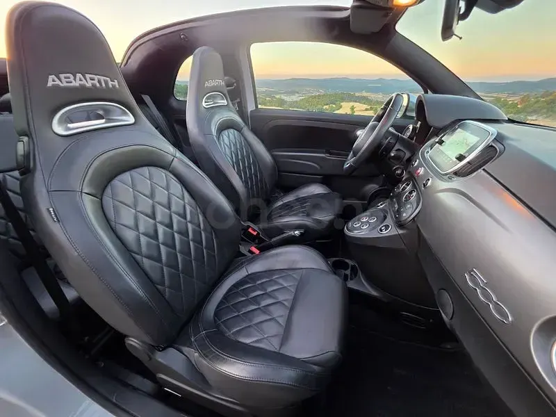 Usado Abarth 595C Turismo 165 CV (121 kW) 2021 Gris / plata Descapotable