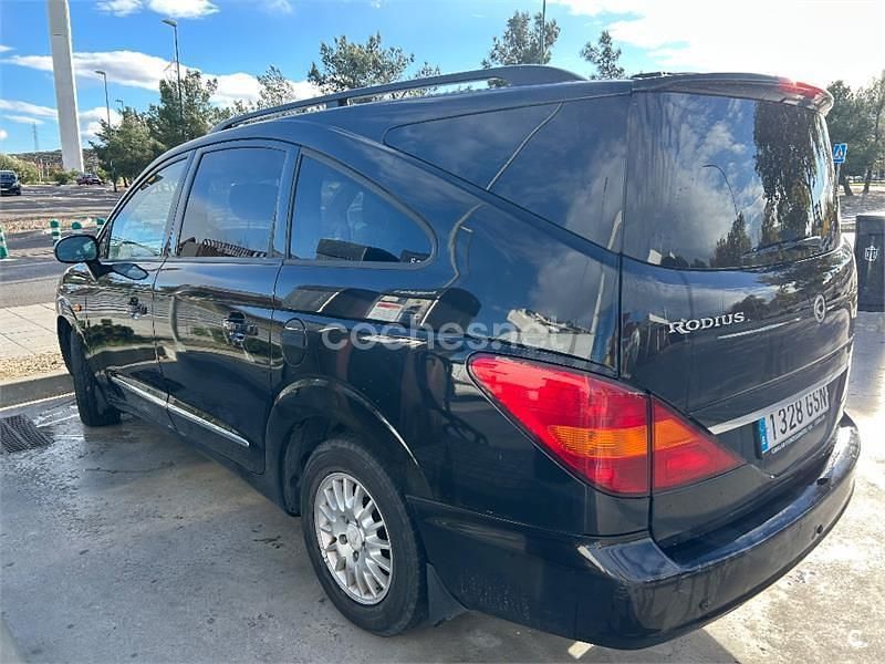 Usado Ssangyong (KGM) Rodius 165 CV (121 kW) 2009 Negro Monovolumen