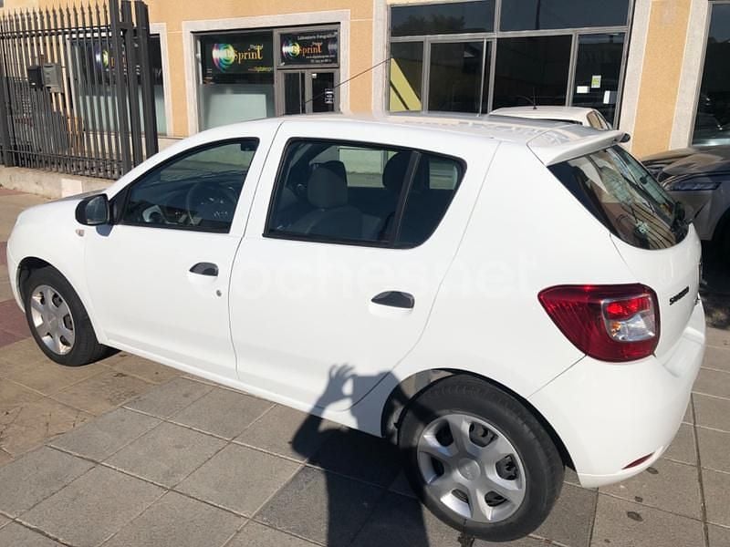 Usado Dacia Sandero Ambiance 75 CV (55 kW) 2014 Blanco Berlina