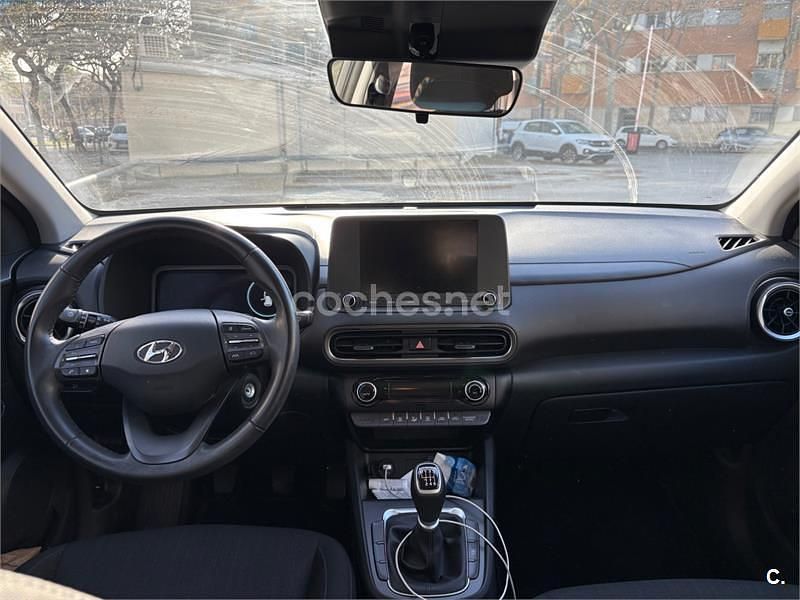 Usado Hyundai Kona 120 CV (88 kW) 2022 Gris / plata SUV