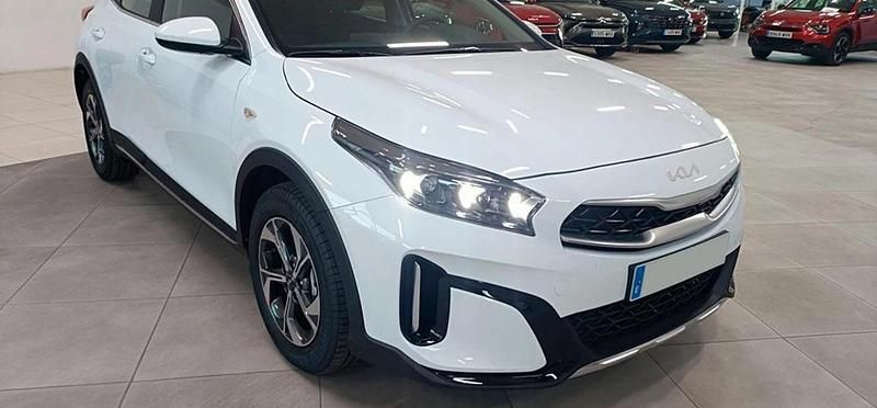 Usado Kia Ceed 101 CV (74 kW) 2025 Blanco Utilitario