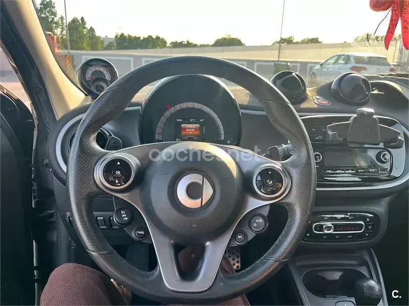 Usado Smart ForFour 90 CV (66 kW) 2018 Gris / plata Utilitario