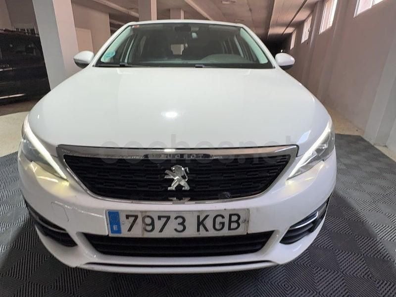 Usado Peugeot 308 SW Active 130 CV (95 kW) 2018 Blanco Familiar