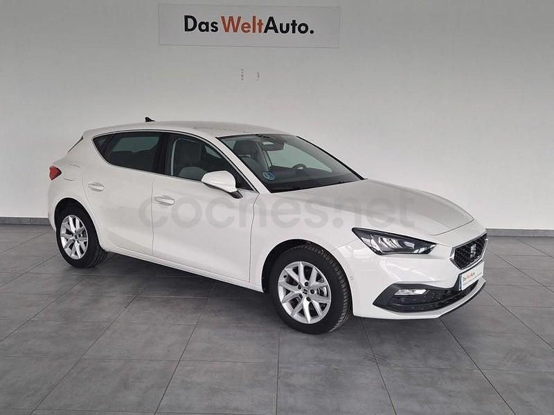 Usado Seat Leon Style 116 CV (85 kW) 2025 Blanco Berlina