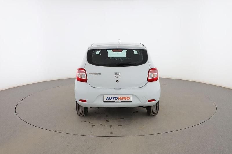 Usado Dacia Sandero Ambiance 75 CV (55 kW) 2015 Blanco Utilitario