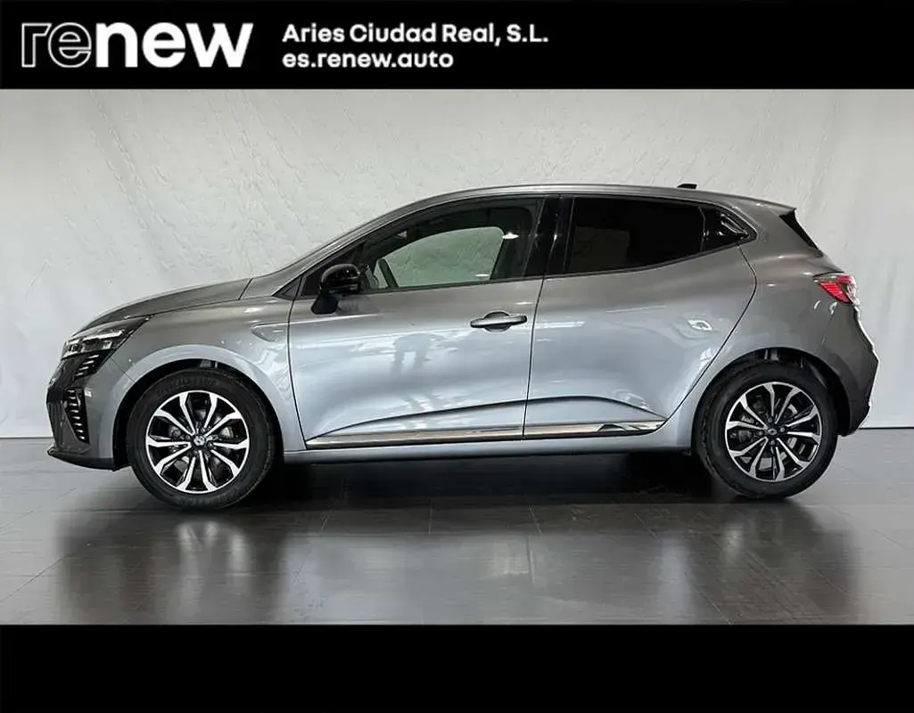 Usado Renault Clio Techno 101 CV (74 kW) 2025 Gris Utilitario