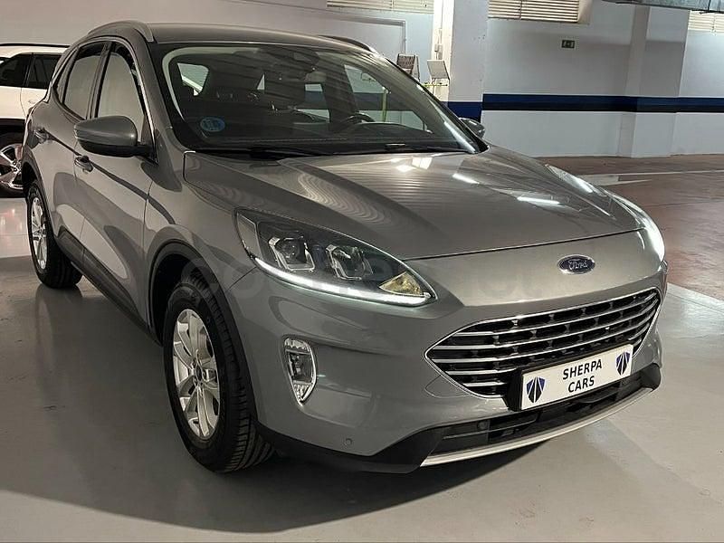 Usado Ford Kuga Titanium 190 CV (139 kW) 2022 Gris / plata SUV
