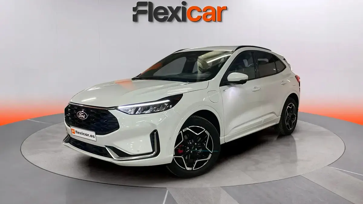 Usado Ford Kuga ST-Line 243 CV (178 kW) 2024 Blanco SUV
