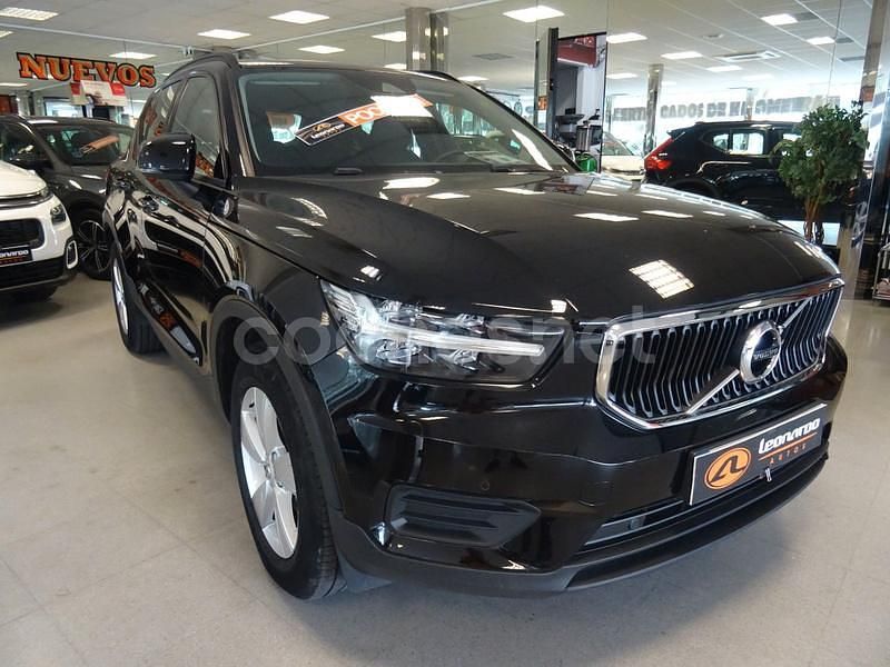 Negro Usado 2022 Volvo XC40 Core SUV | 23.999 € (Precio justo) - Imagen 1/4