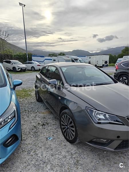Usado Seat Ibiza SC CONNECT 90 CV (66 kW) 2016 Gris / plata Utilitario