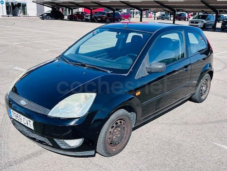 Usado Ford Fiesta Trend 80 CV (58 kW) 2004 Negro Utilitario