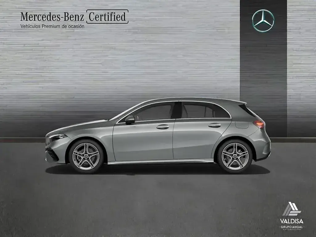 Usado Mercedes A180 136 CV (100 kW) 2025 Gris montaña Berlina