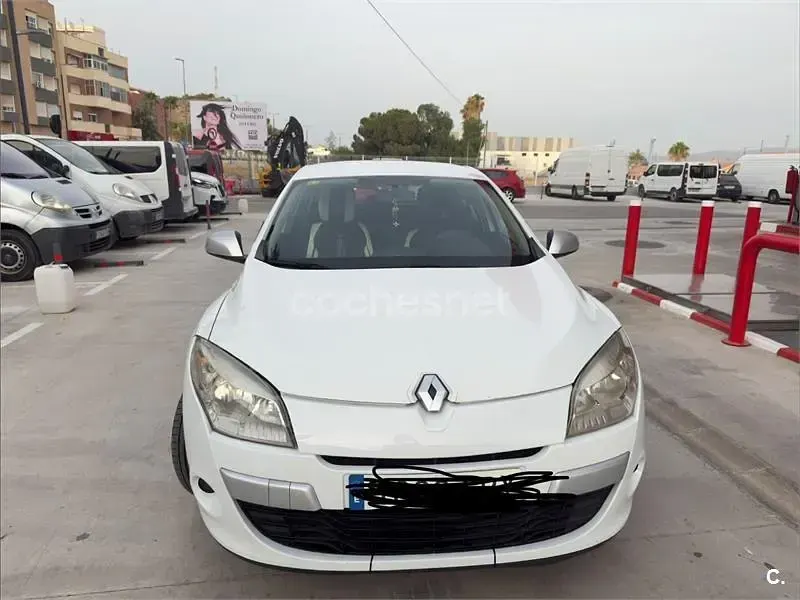 Usado Renault Mégane III Dynamique 105 CV (77 kW) 2009 Blanco Berlina