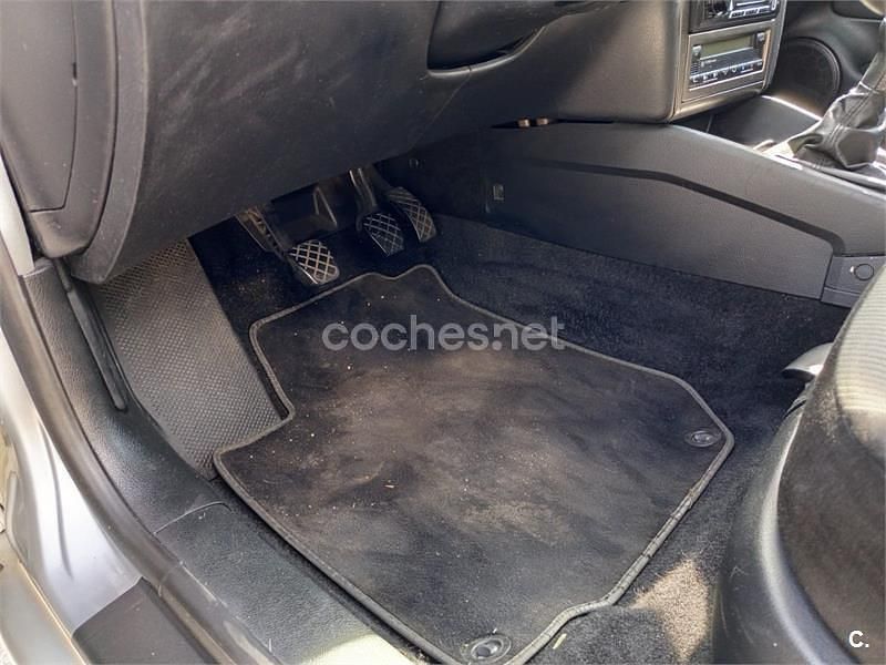 Usado VW Bora Conceptline 105 CV (77 kW) 2005 Gris / plata Berlina