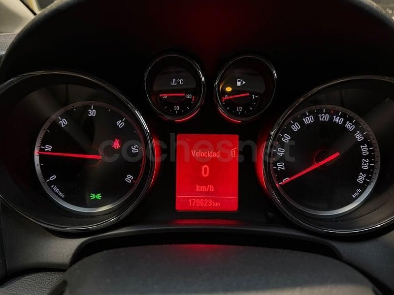 Używany Opel Astra Selective 110 KM (80 kW) 2012 Szary Sedan/Limuzyna