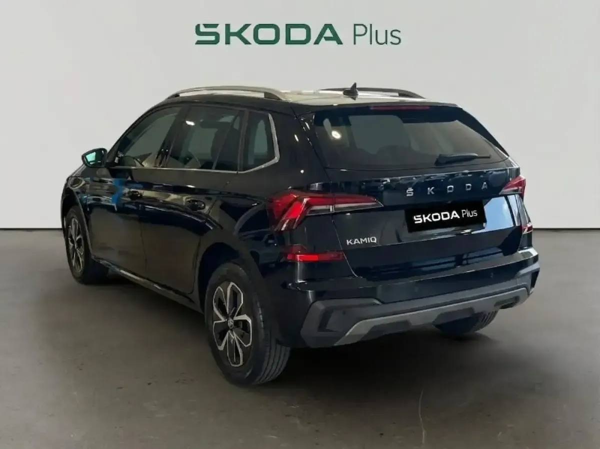 Usado Skoda Kamiq Selection 115 CV (84 kW) 2025 Negro SUV